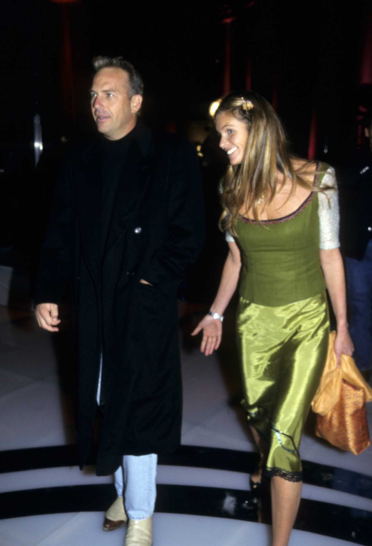 Kevin Costner and Elle Macpherson arrive at Sean Puffy Combs birthday party, New York, November 4, 1998. 
