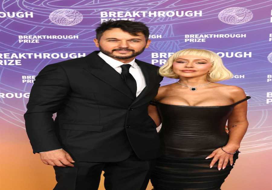Christina Aguilera and Fiance Pack on the PDA During Rare Red Carpet Date