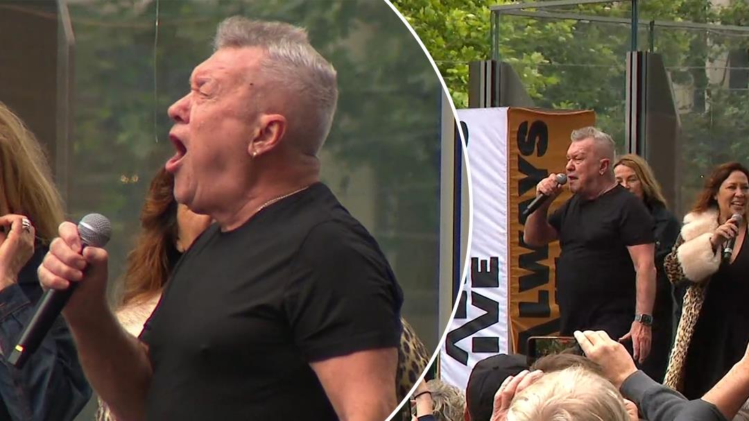 Jimmy Barnes performs surprise show in Melbourne