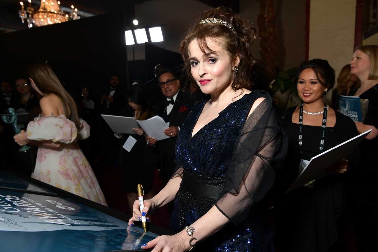 LOS ANGELES, CALIFORNIA - JANUARY 19: Helena Bonham Carter attends the 26th Annual Screen Actors Guild Awards at The Shrine Auditorium on January 19, 2020 in Los Angeles, California. 721313 (Photo by Emma McIntyre/Getty Images for Turner)