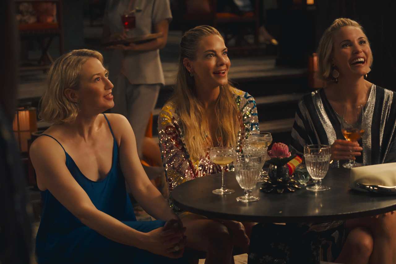 Carrie Coon, Michelle Monaghan and Leslie Bibb in  The White Lotus season 3