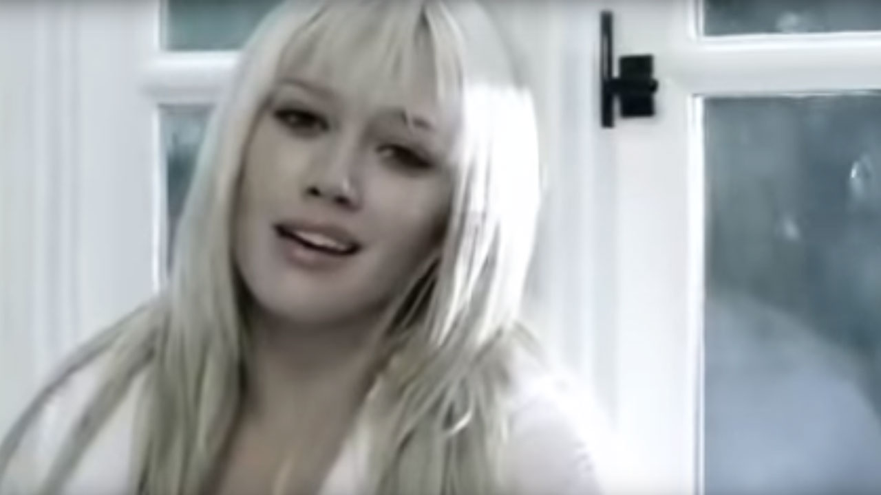 26 years after exploding to fame, Hilary Duff has just sent the world into frenzy. This is the secret to her enduring appeal