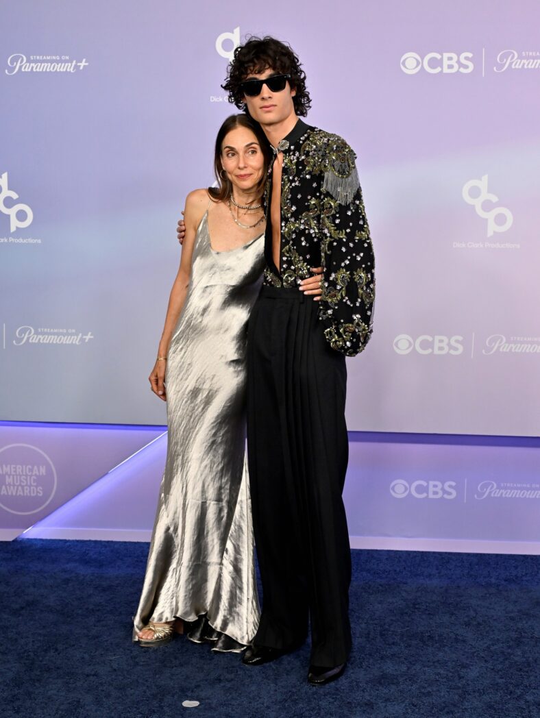 Sombr Brings His Mom as Date to American Music Awards 2026!