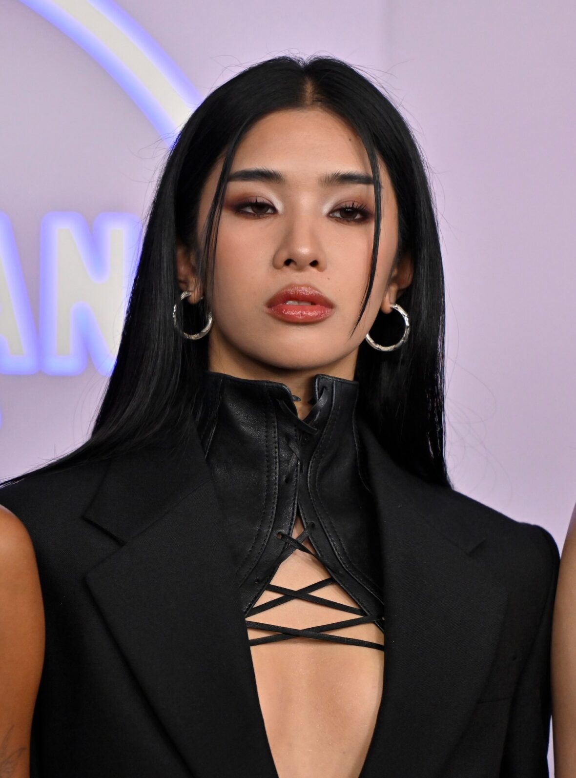 KATSEYE Arrives on American Music Awards 2026 Red Carpet Ahead of Live Performance!