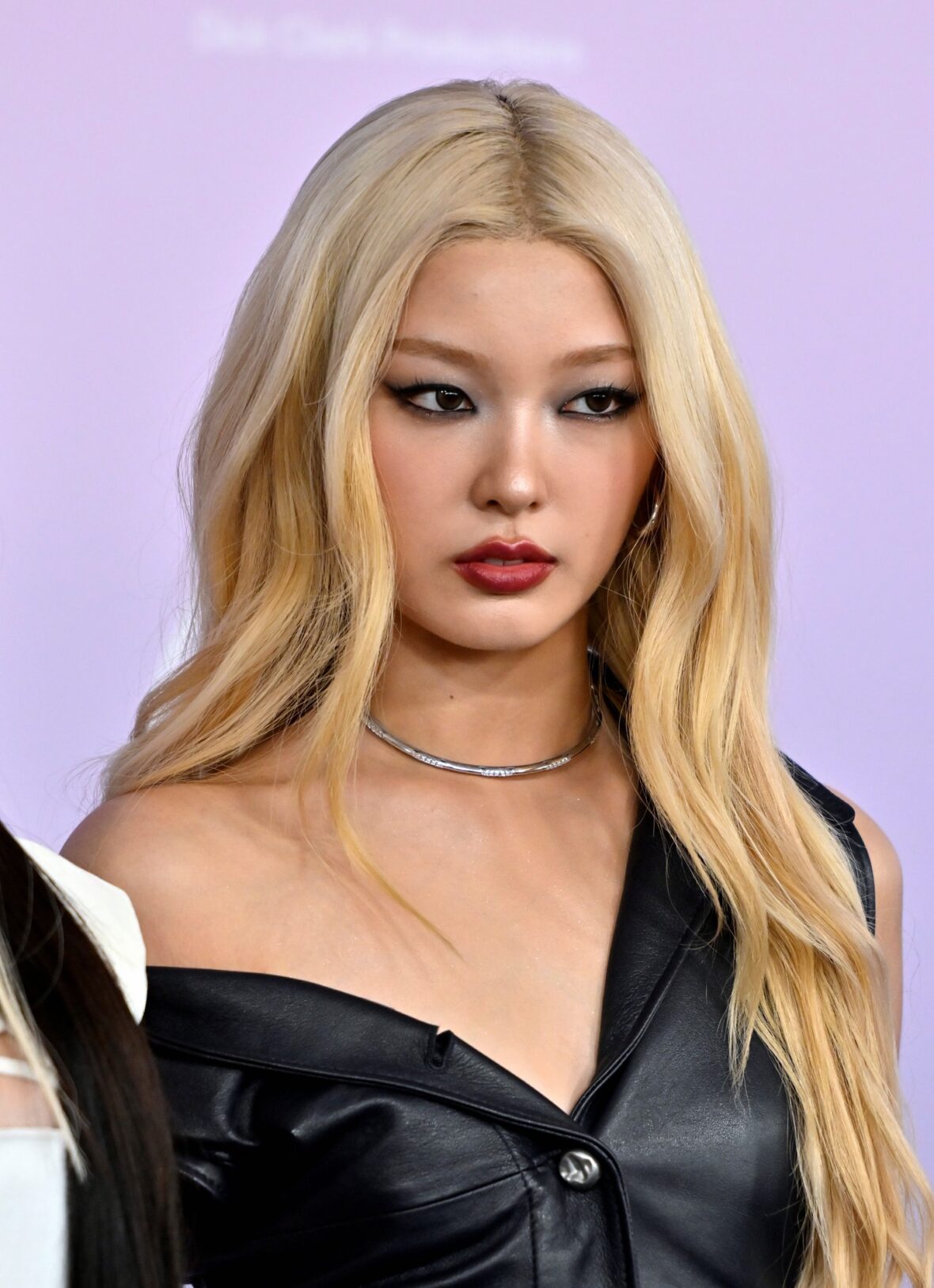 KATSEYE Arrives on American Music Awards 2026 Red Carpet Ahead of Live Performance!