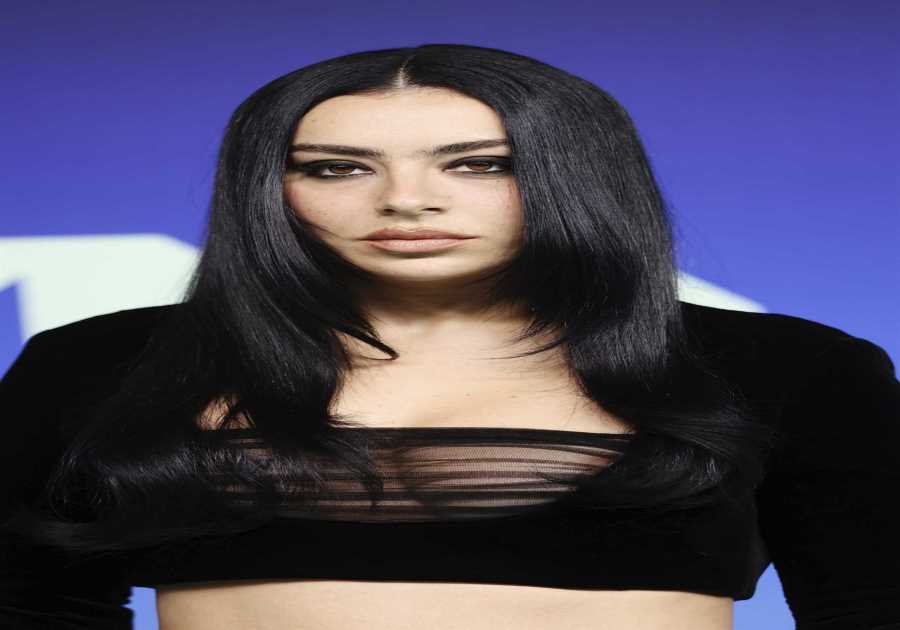 Charli XCX Suffers Wardrobe Malfunction on 2026 VMAs Red Carpet
