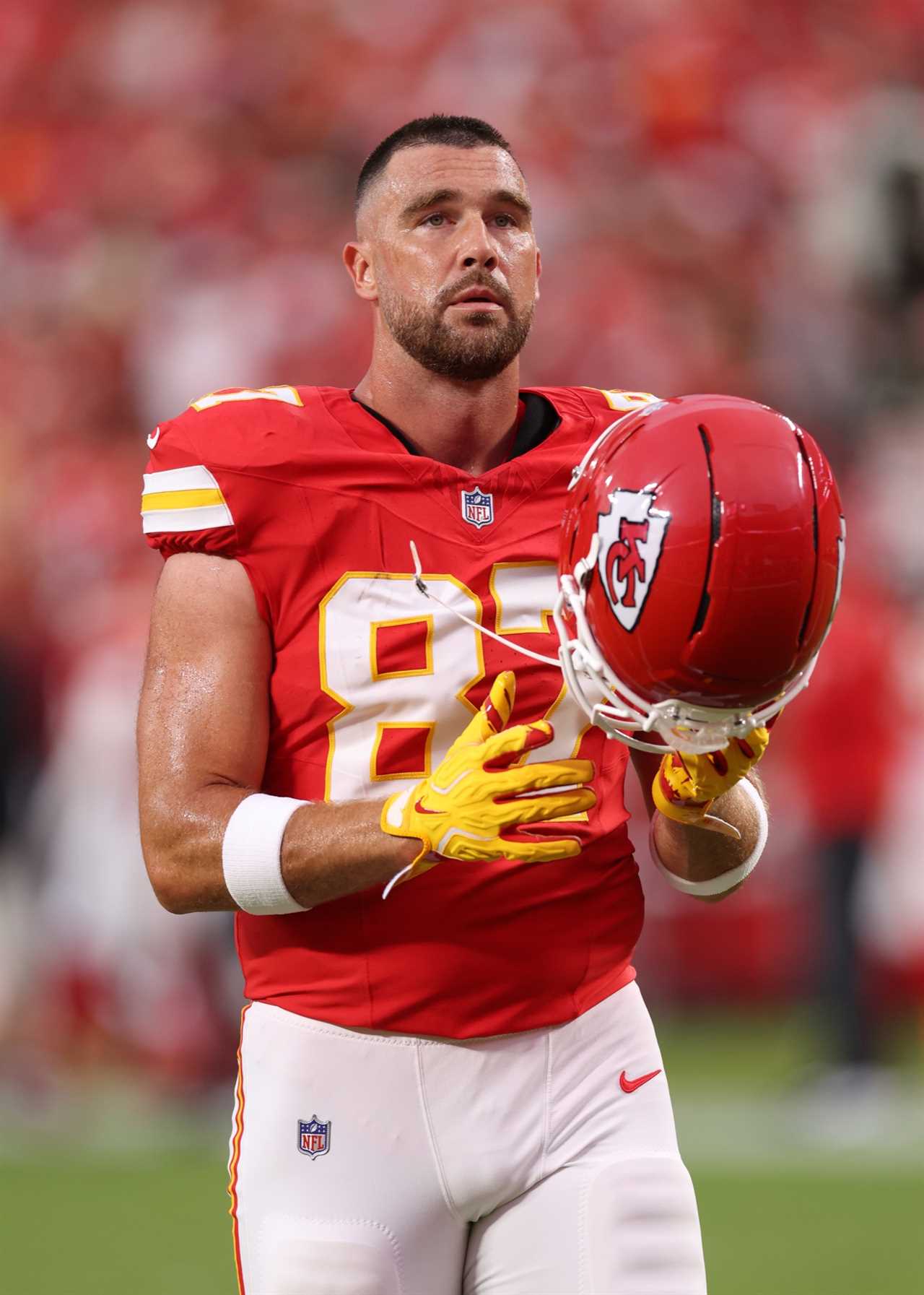 Travis Kelce Subtly Supports Taylor Swift VMAs