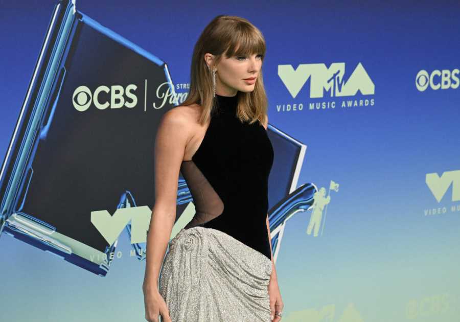 The Full Circle Meaning Behind Taylor Swift's VMAs Dress, Per Hot New Theory!