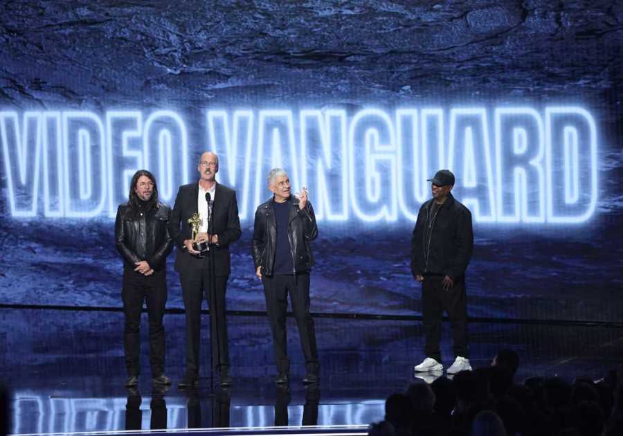 Nirvana Reunites to Receive Video Vanguard VMA, Courtney Love Not Present